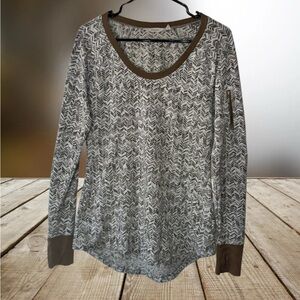 Athleta Gray Long Sleeve Athletic Top with Olive Green Accents